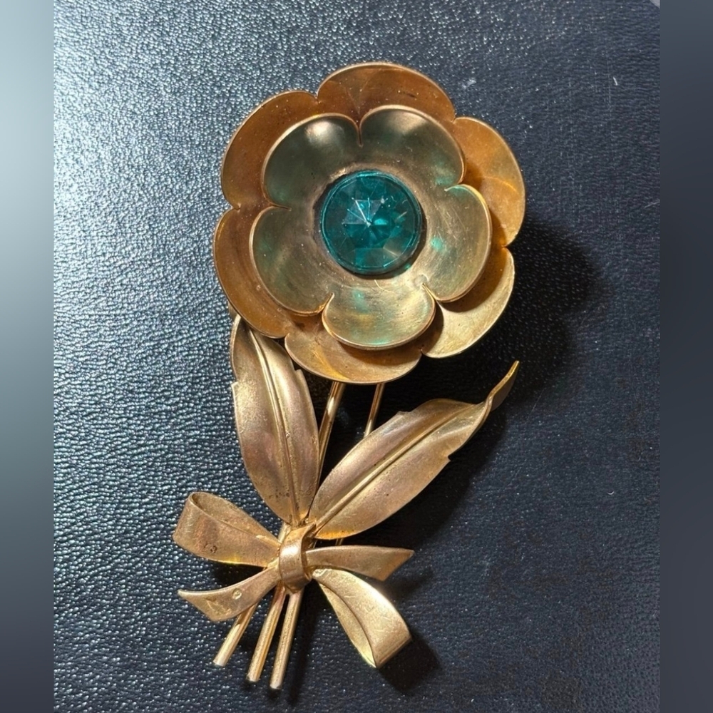 Antique Gold Tone Emarald Rhinestone Flower Dress Clip